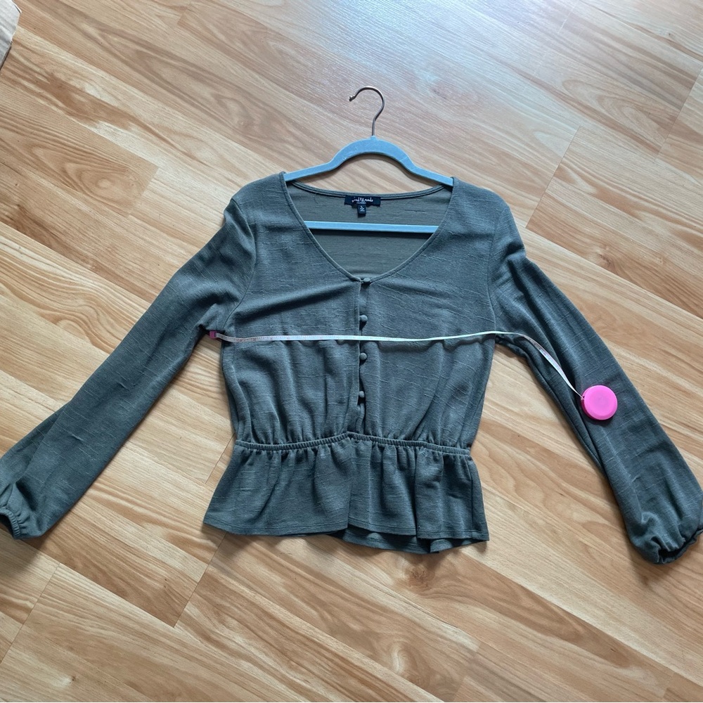Super Cute Mixed Threads L.A. Olive Green Top - Sz L